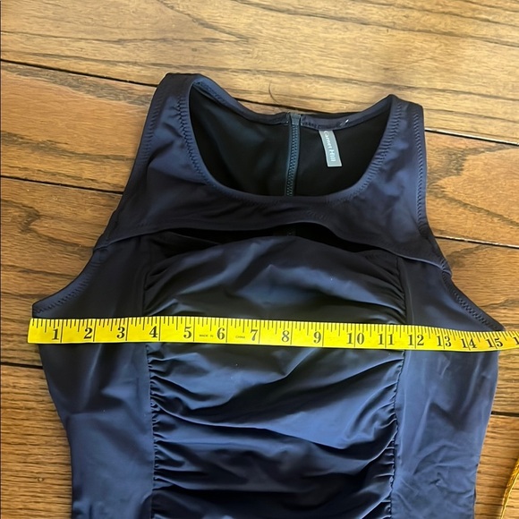 Garnet Hill Women's Black Active High-Neck One-Piece Swimsuit Size 12 - Picture 11 of 12